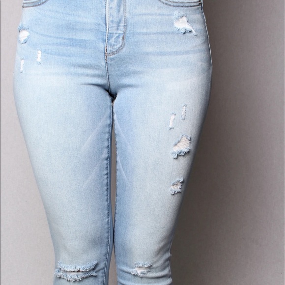 NWT****WOMENS SCULPT LIGHT WASH W/RIP DETAIL - Picture 7 of 9